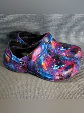 Crocs Bistro Graphic Slip Resistant Work Clogs Galaxy Print Men Sz 9 Women Sz 11